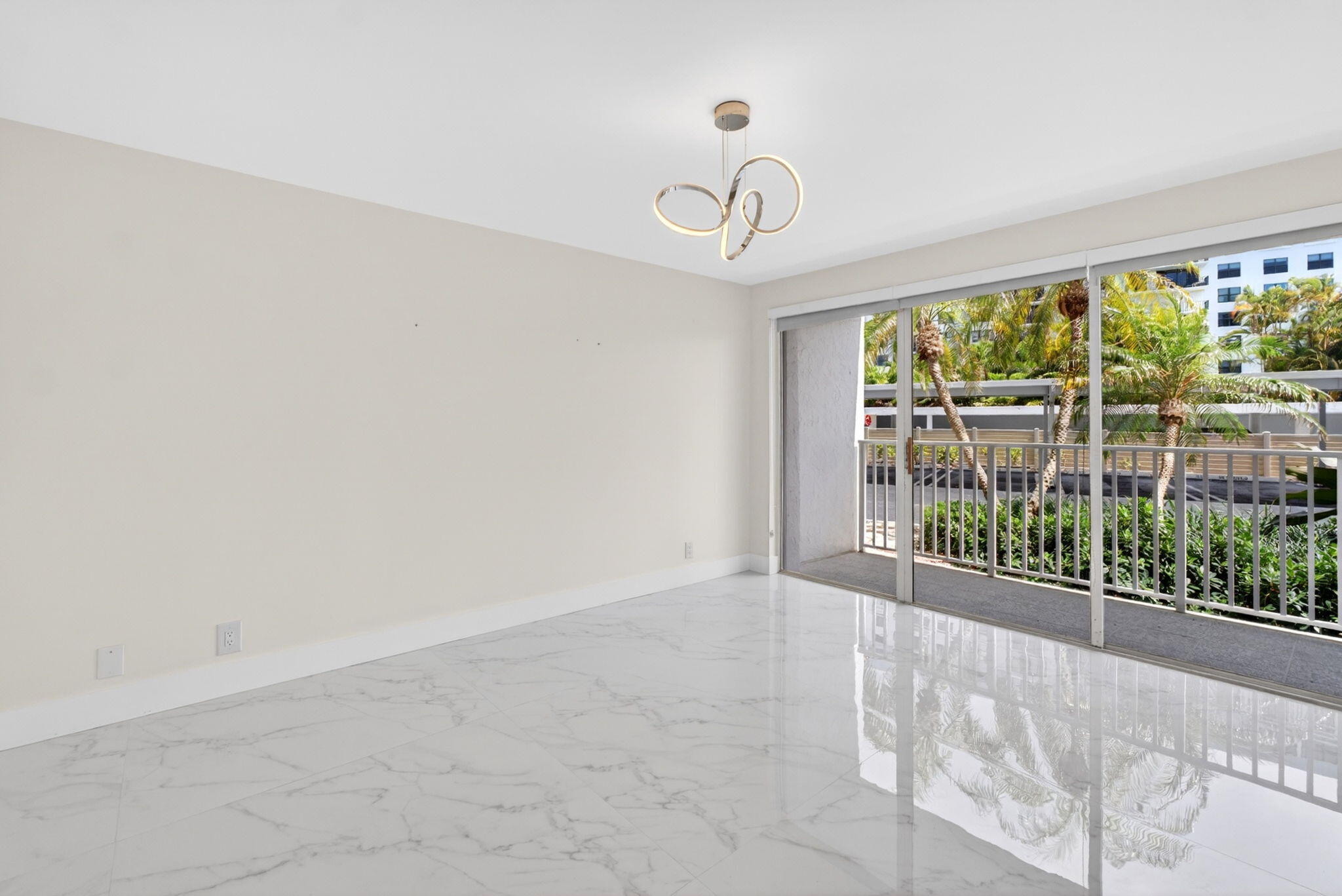 3901 S Flagler Drive 105