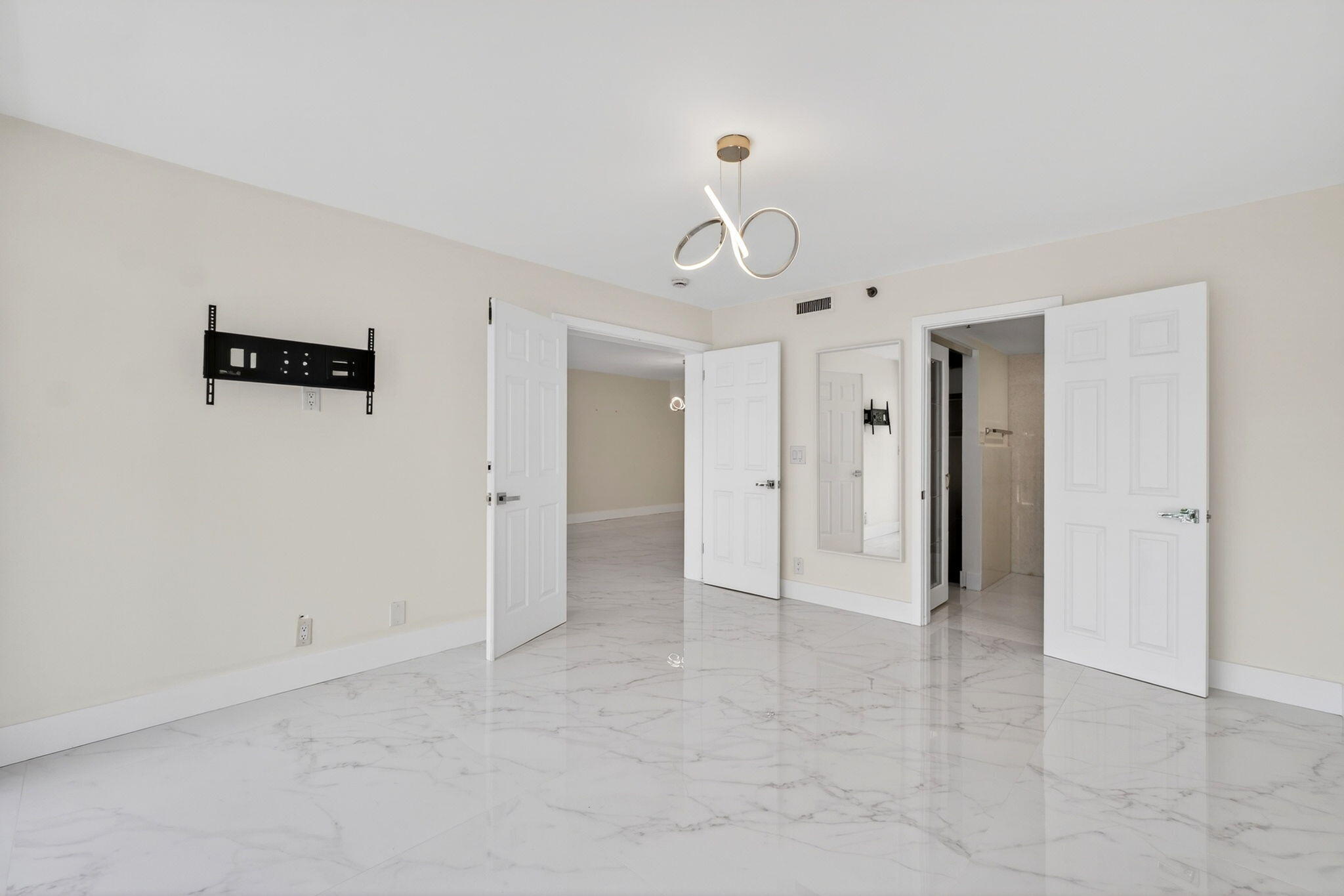 3901 S Flagler Drive 105