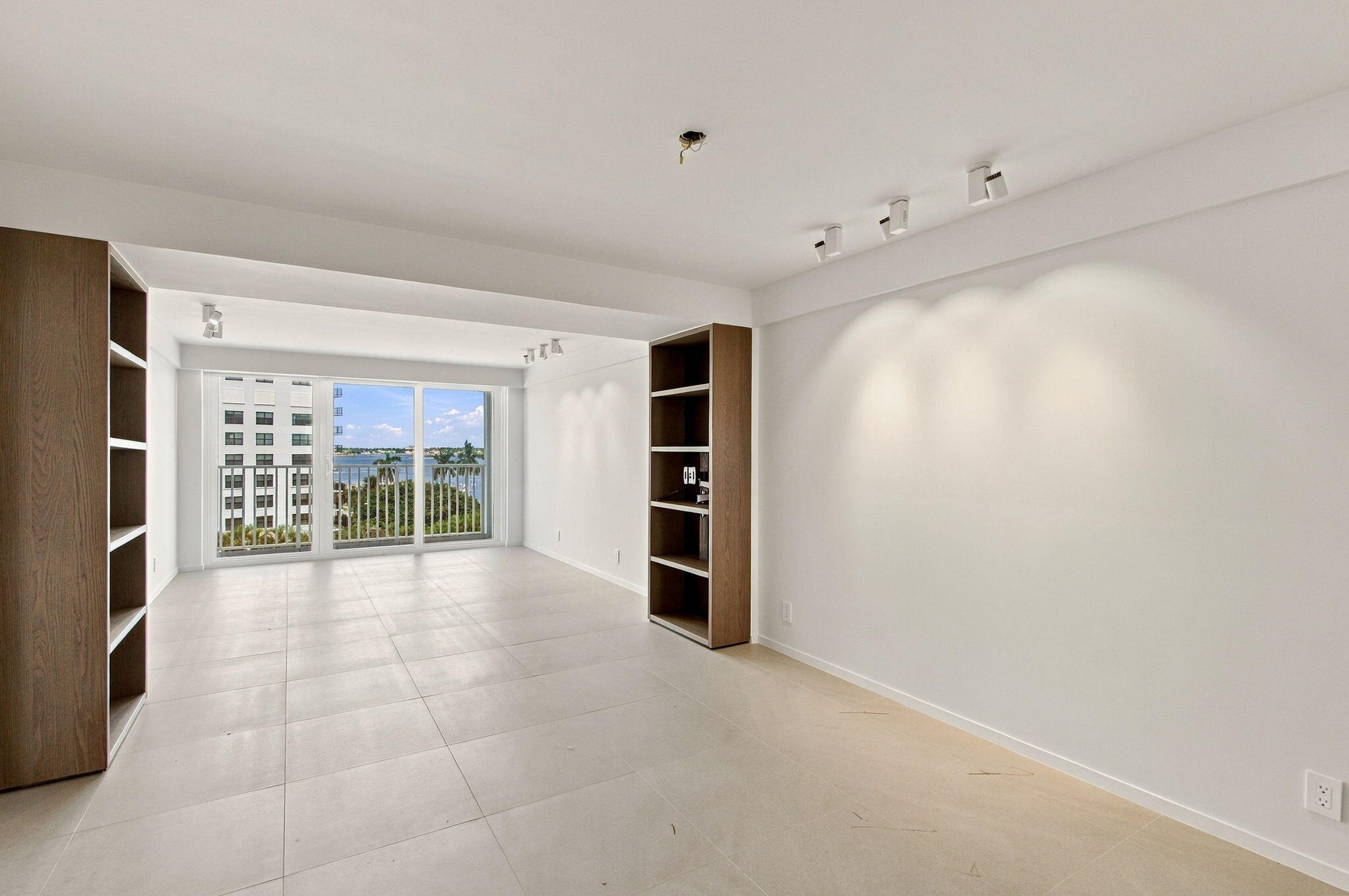 3901 S FLAGLER Drive 605