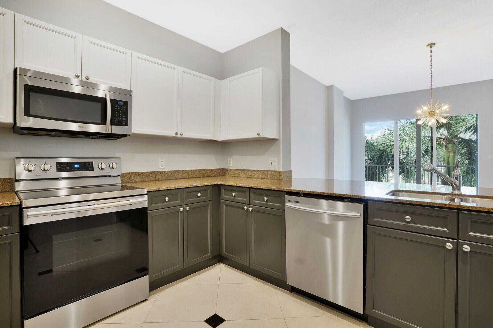 3940 N Flagler Drive 402