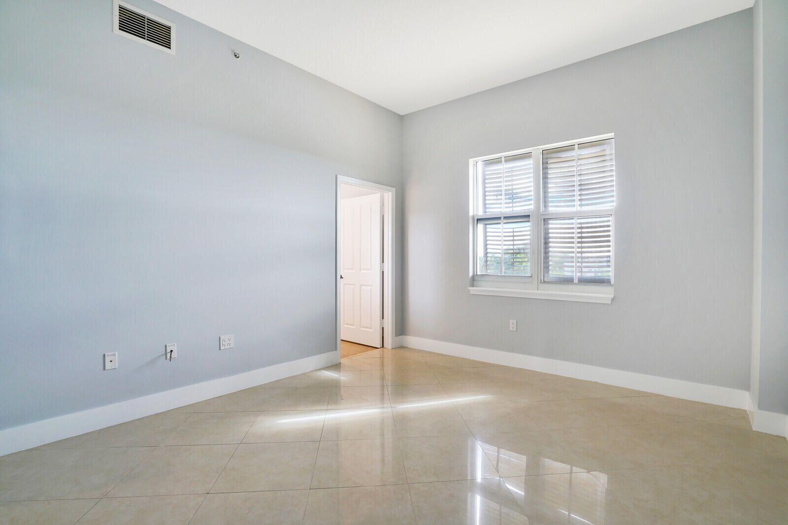 3940 N Flagler Drive 402