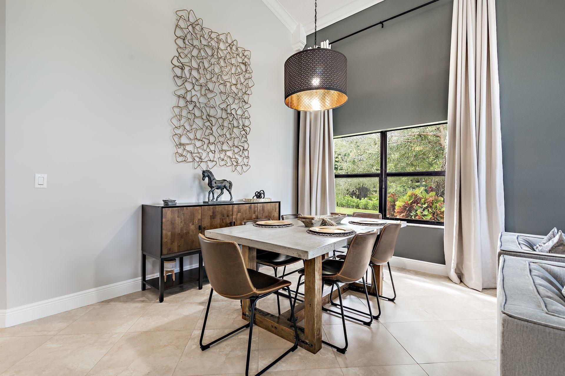 11137 Grandview Manor