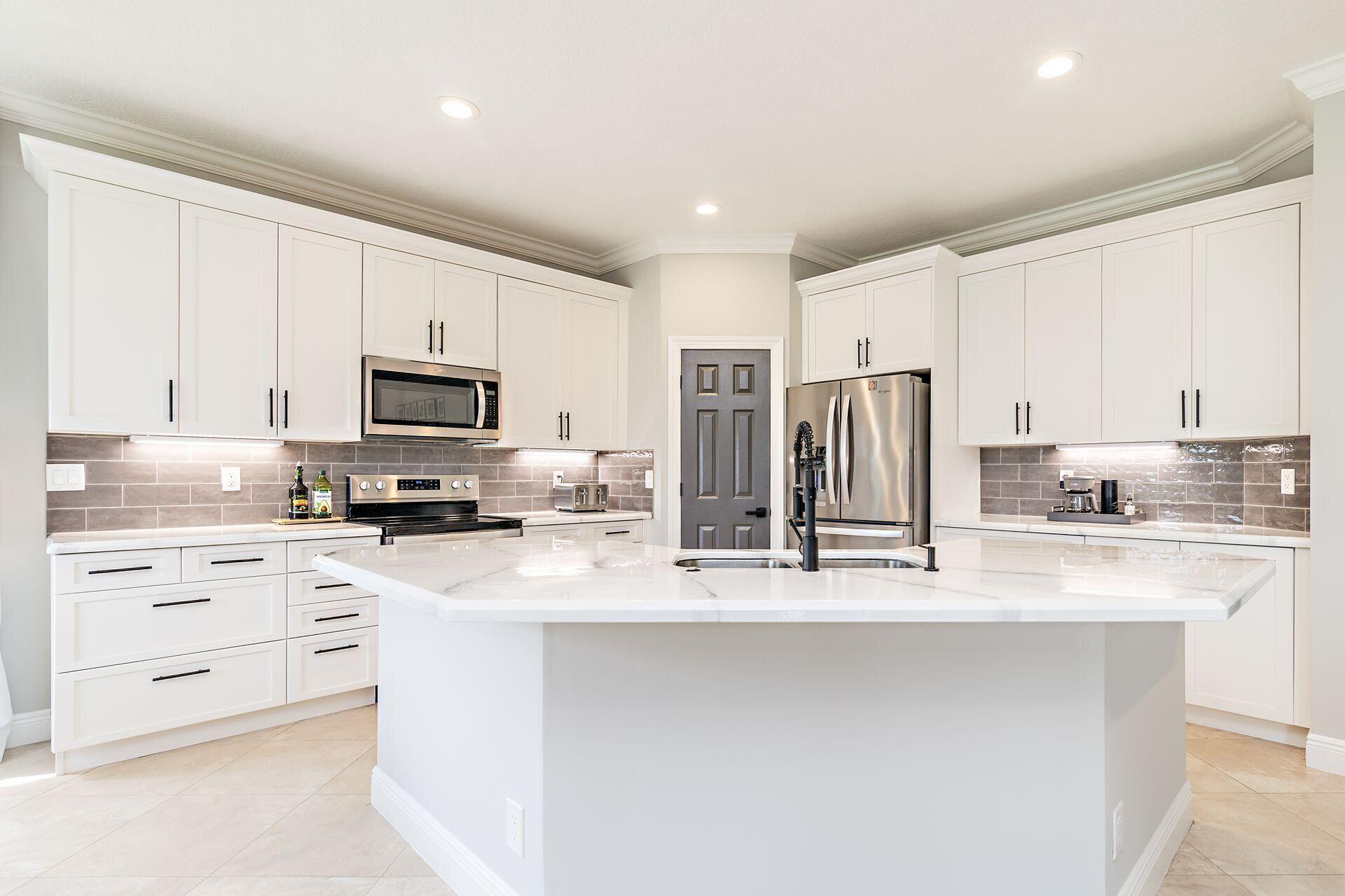 11137 Grandview Manor