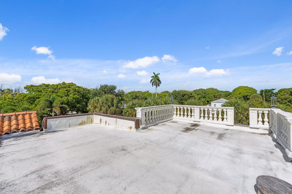 3201 N Flagler Drive