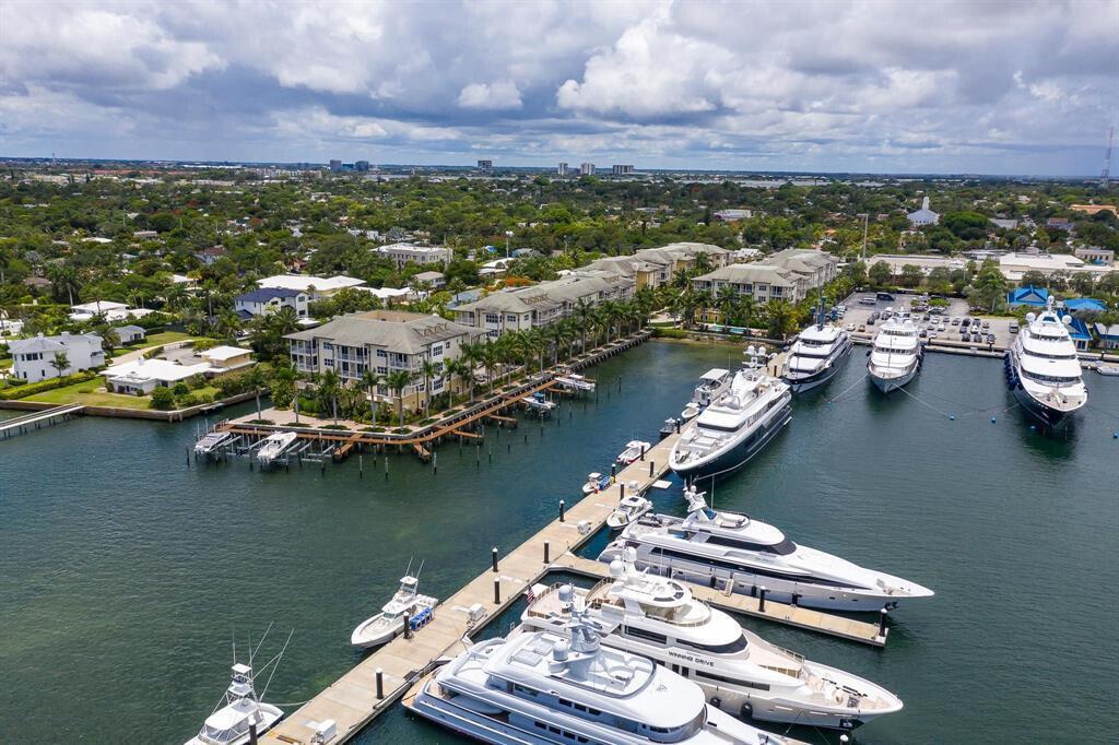 3940 N Flagler Drive 402