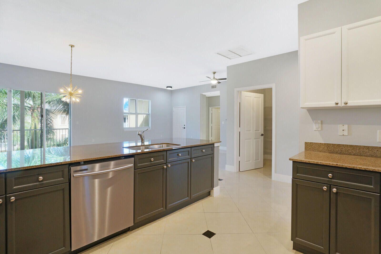 3940 N Flagler Drive 402