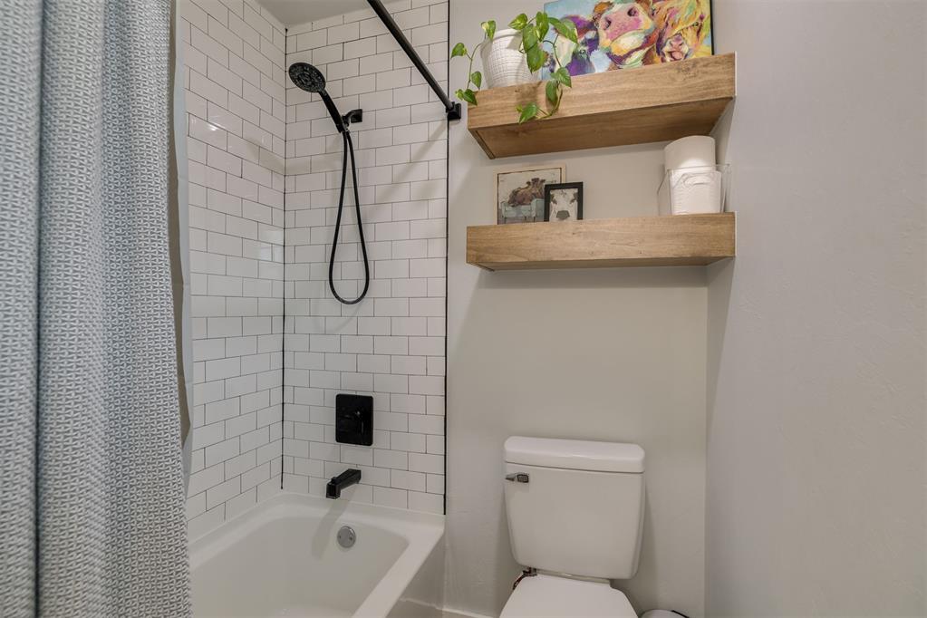 2000 Loyal Roots Circle