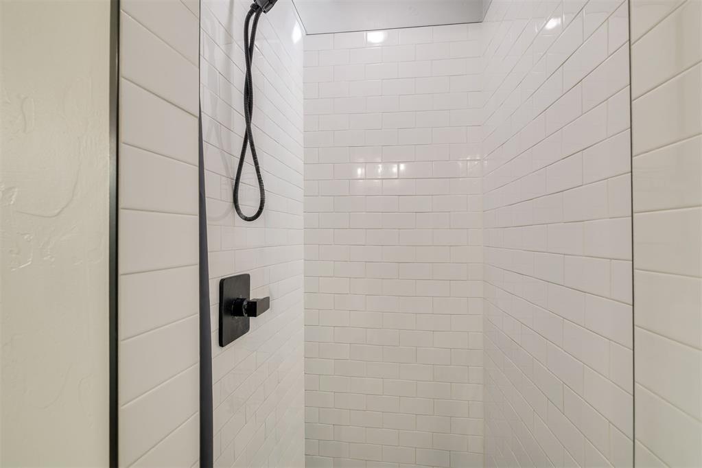 2000 Loyal Roots Circle