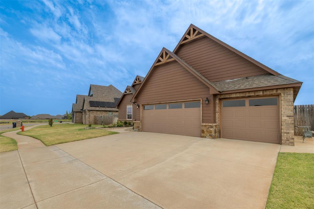 3904 Wedgewood Creek Drive