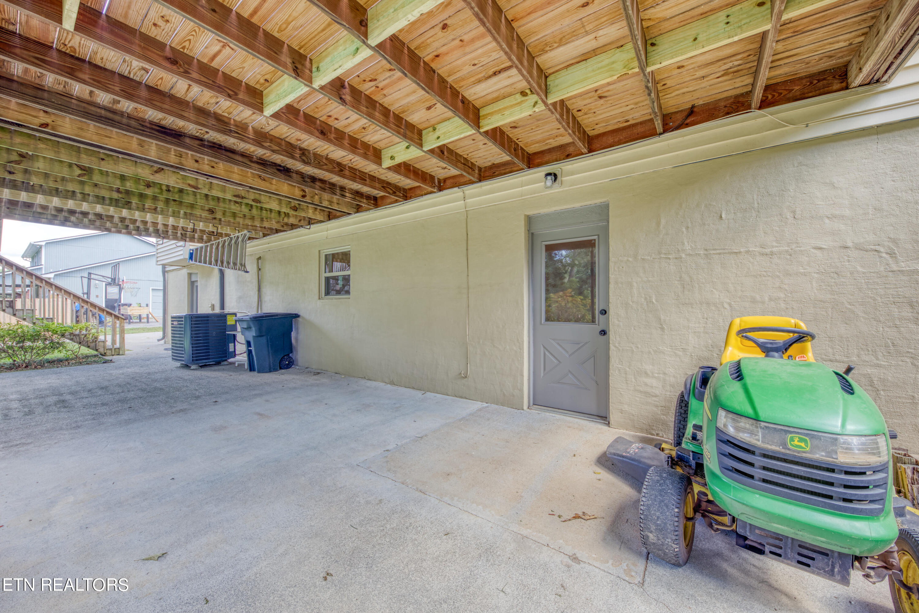 737 Plainfield Rd