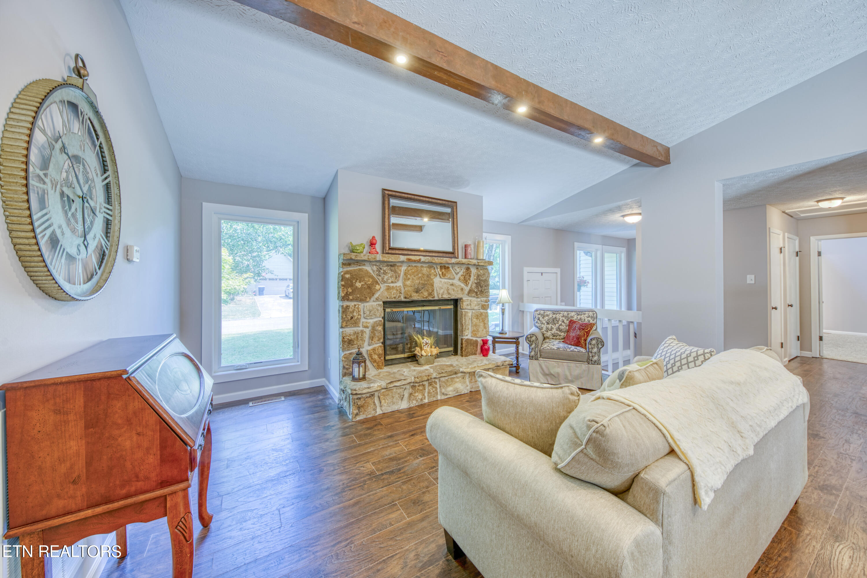 737 Plainfield Rd