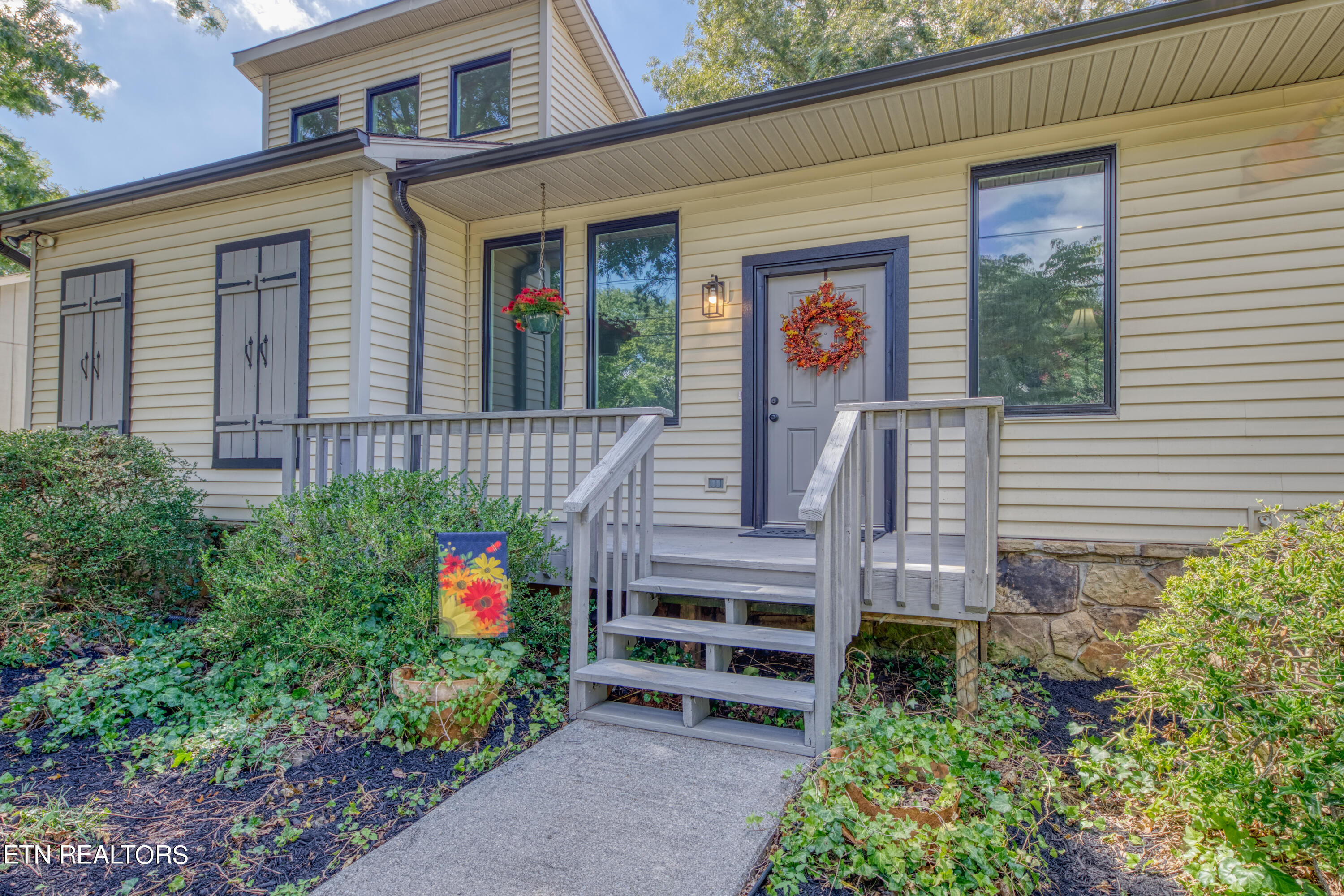 737 Plainfield Rd