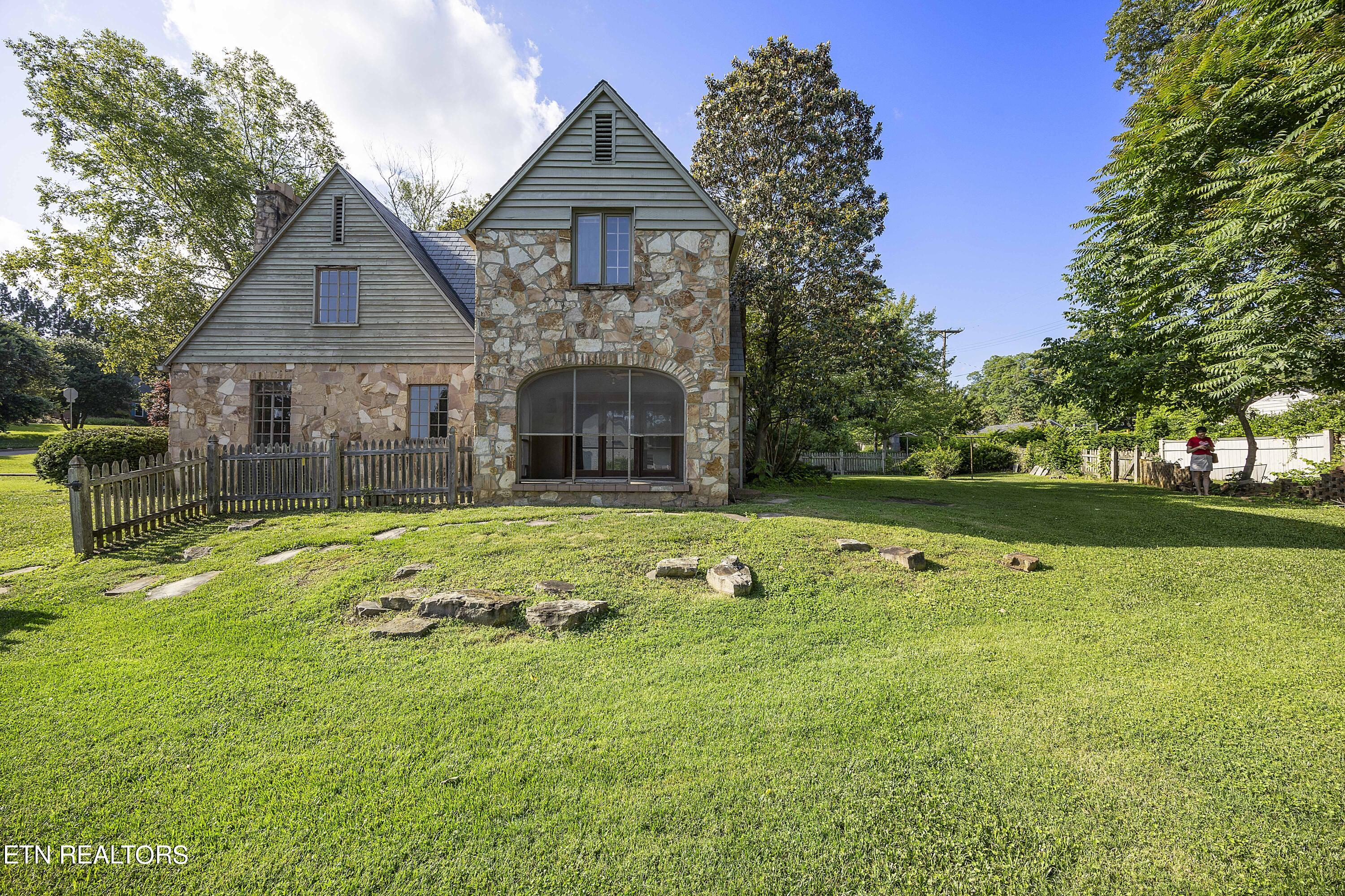 1002 E Nokomis Circle