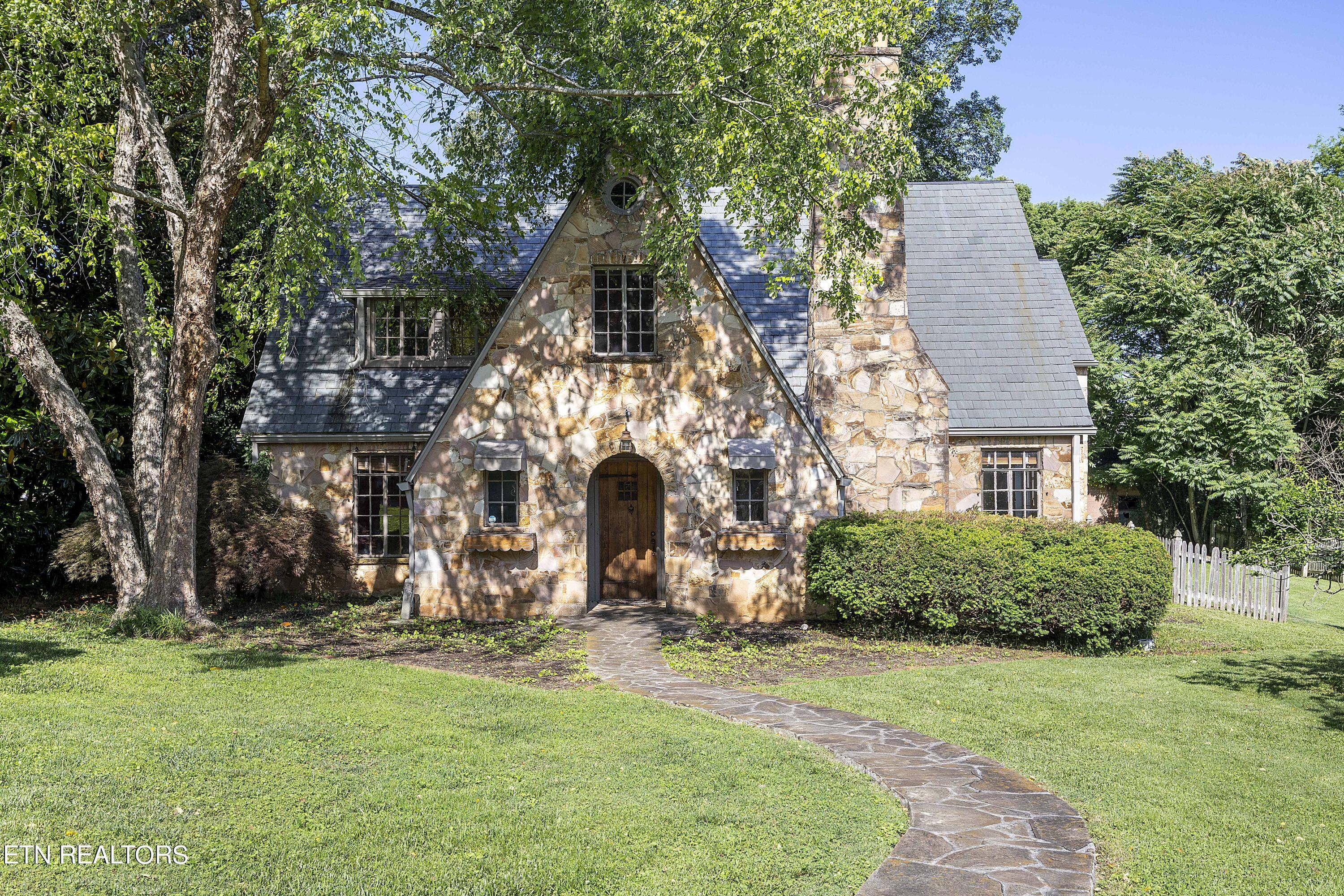 1002 E Nokomis Circle