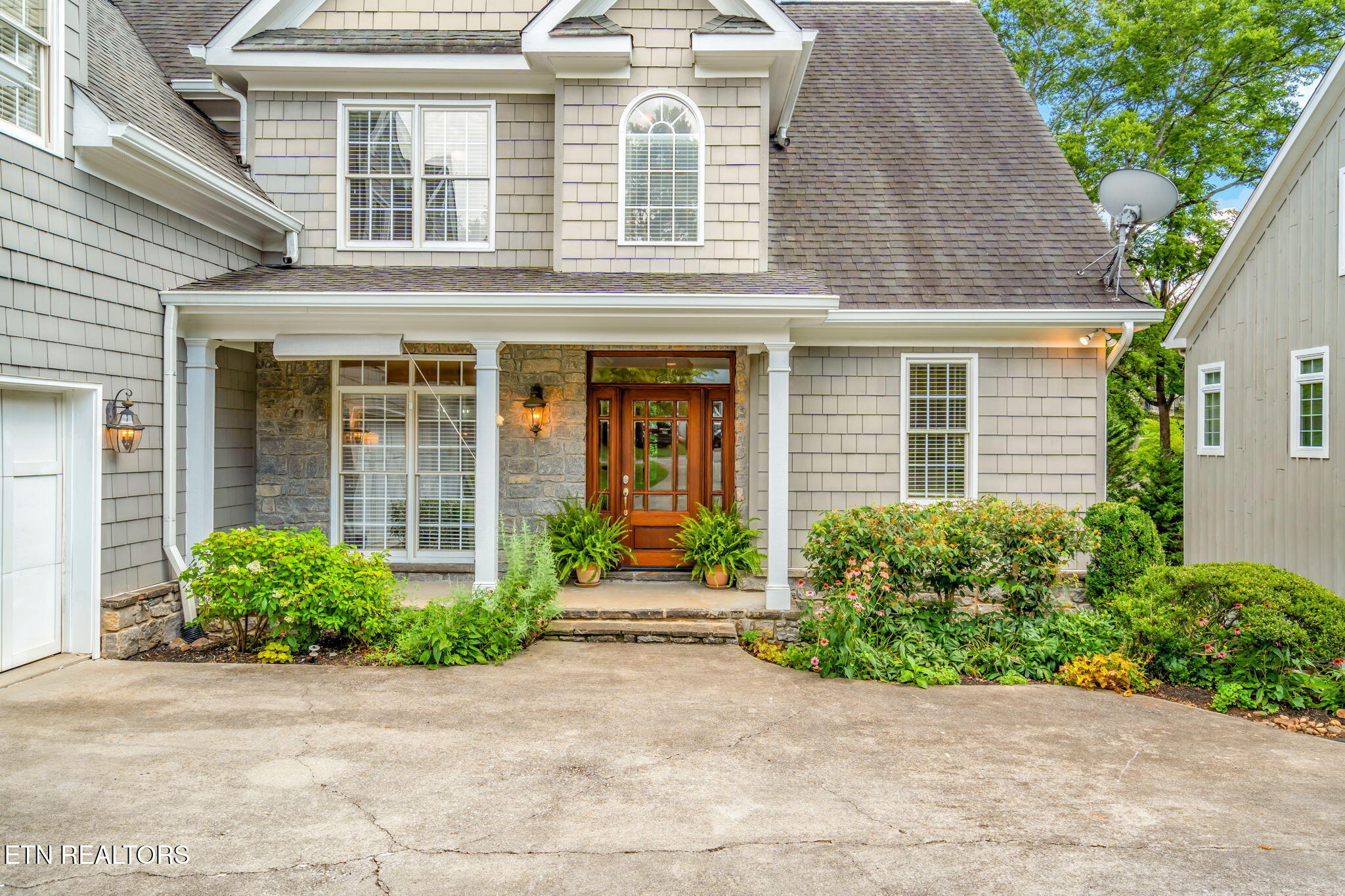 6714 Forest Village Way