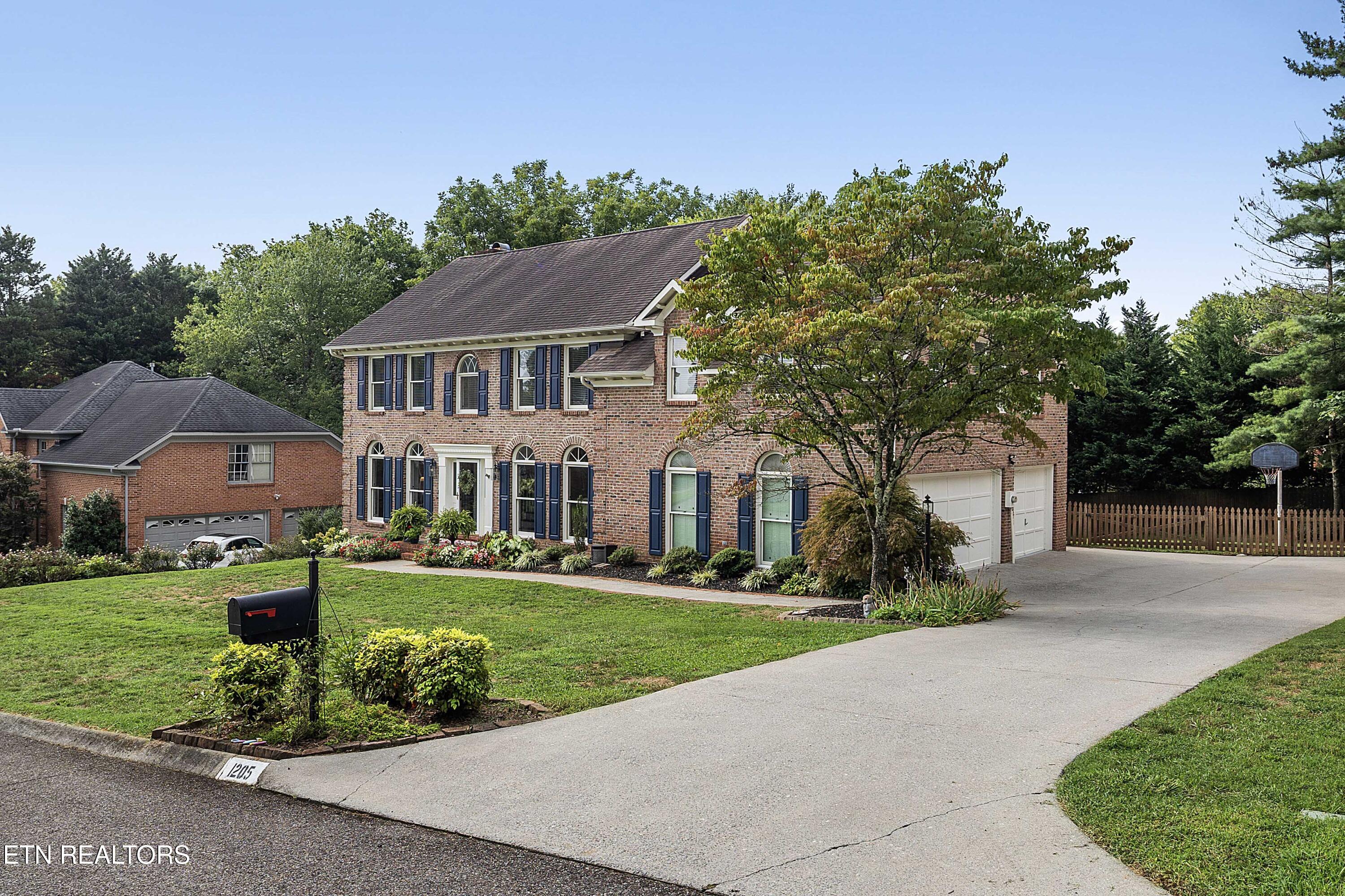 1205 Westbury Rd
