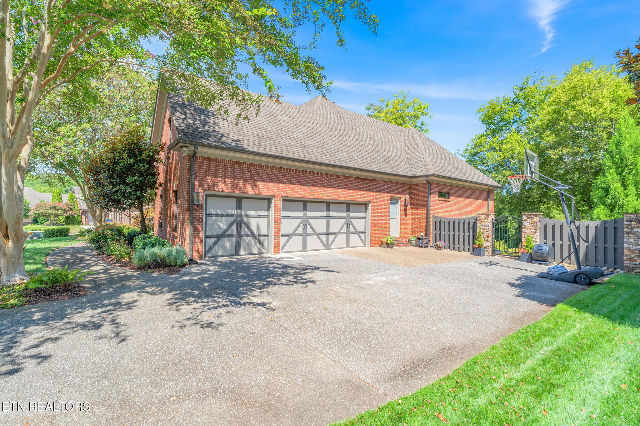 1730 Duncan Woods Lane