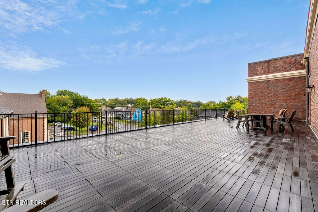 140 E Glenwood Ave 206