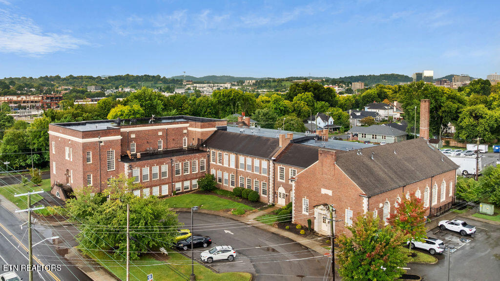 140 E Glenwood Ave 206