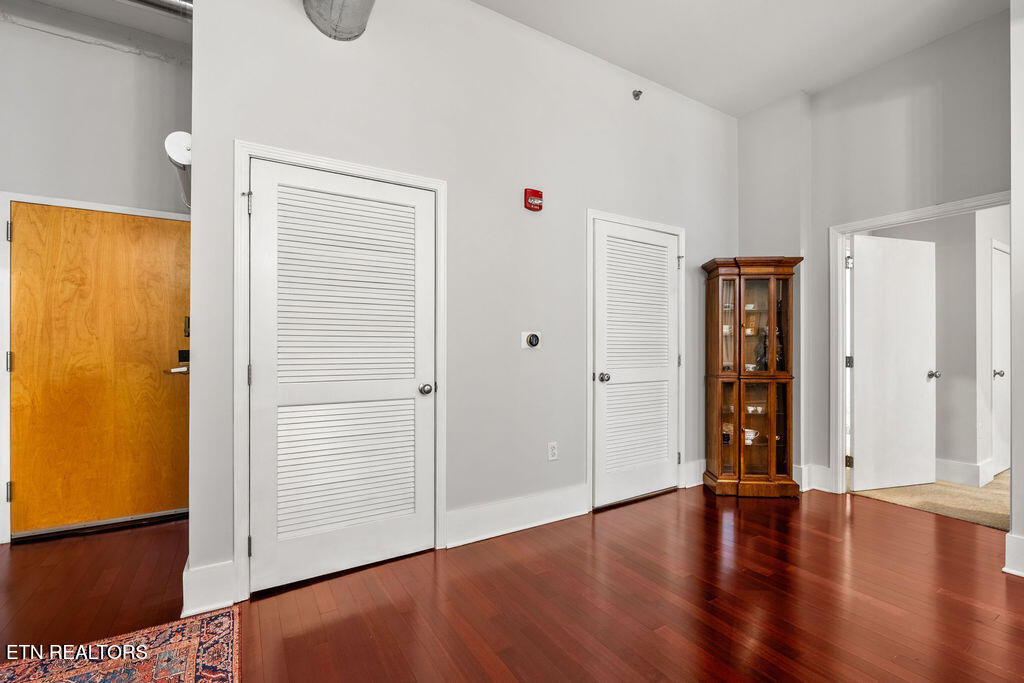 140 E Glenwood Ave 206