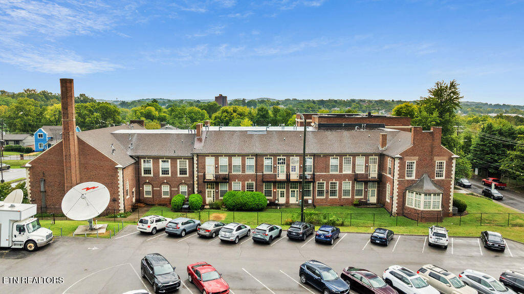 140 E Glenwood Ave 206