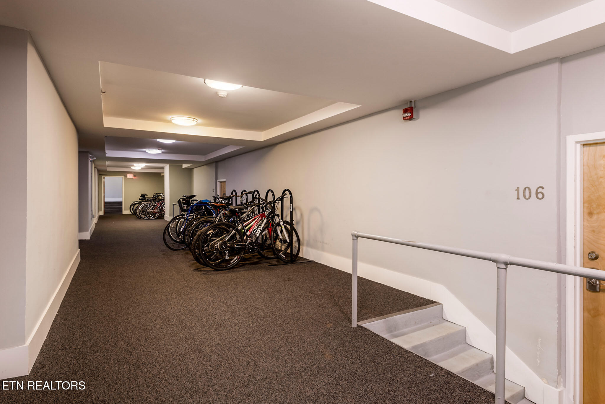 140 E Glenwood Ave 206