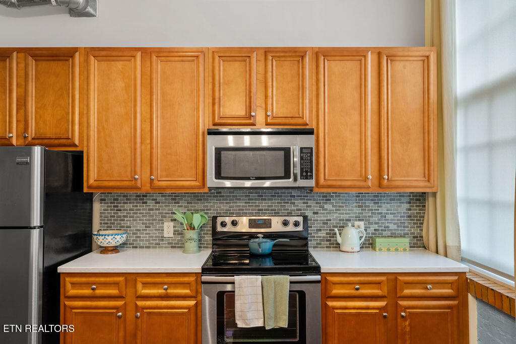 140 E Glenwood Ave 206