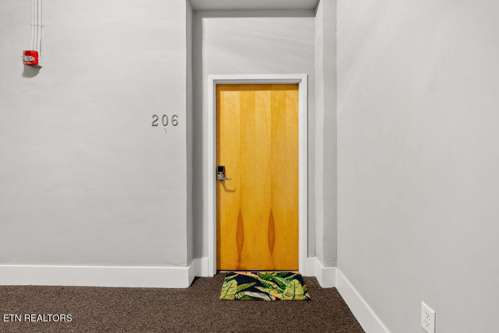 140 E Glenwood Ave 206