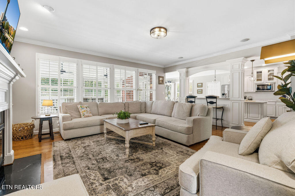 1943 Chiswick Rd