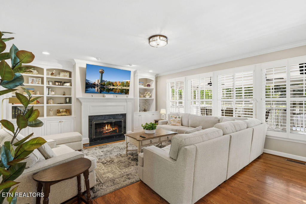 1943 Chiswick Rd