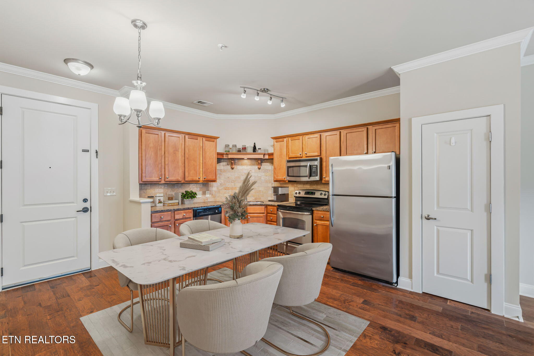 445 W Blount Ave 409