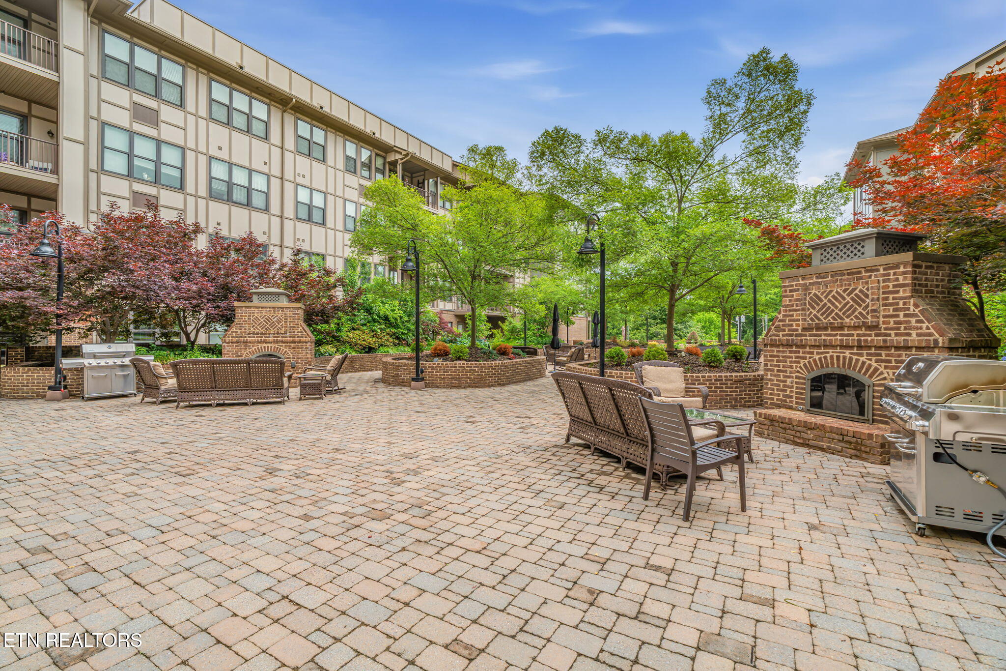 445 W Blount Ave 409