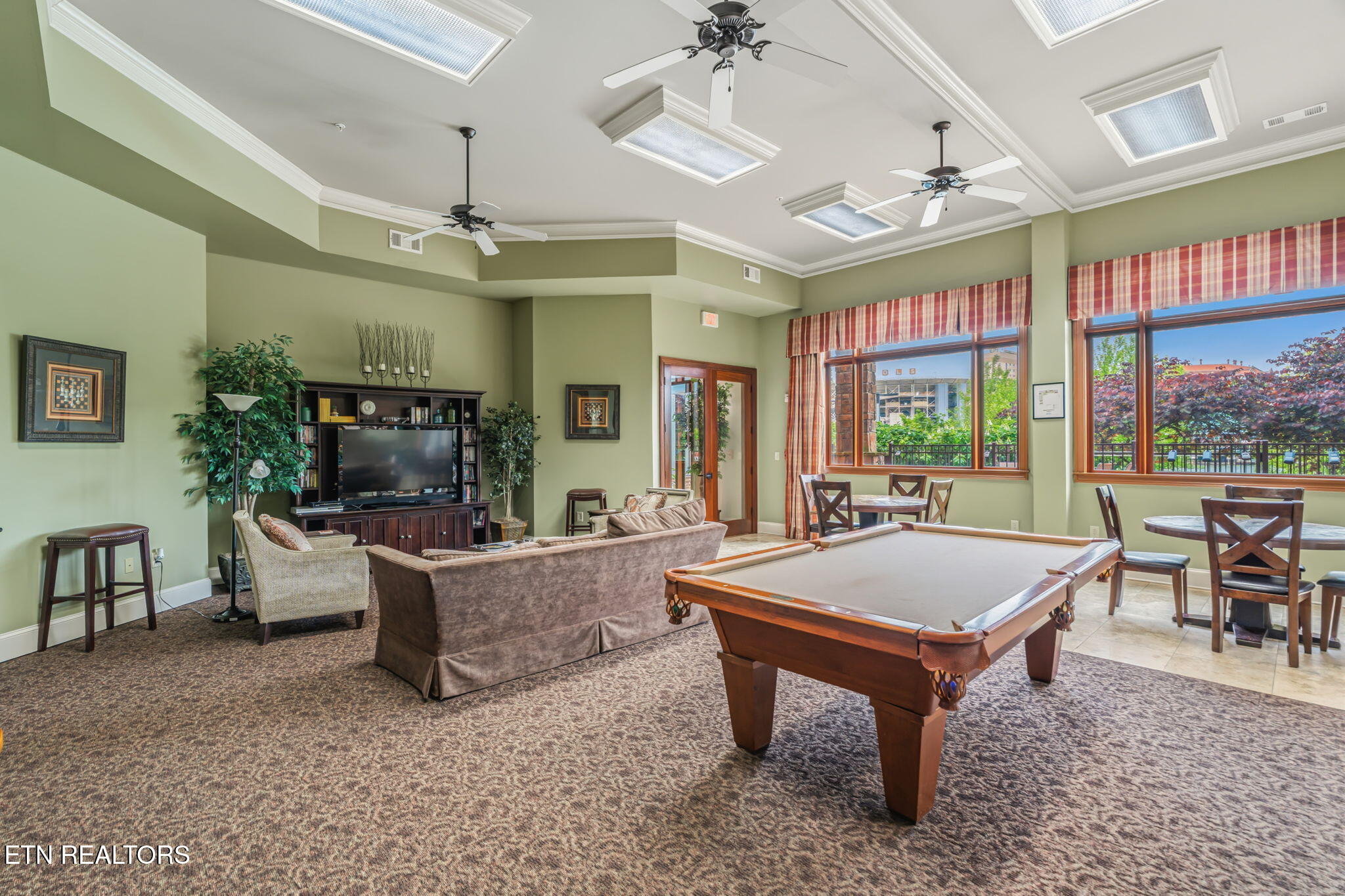 445 W Blount Ave 409