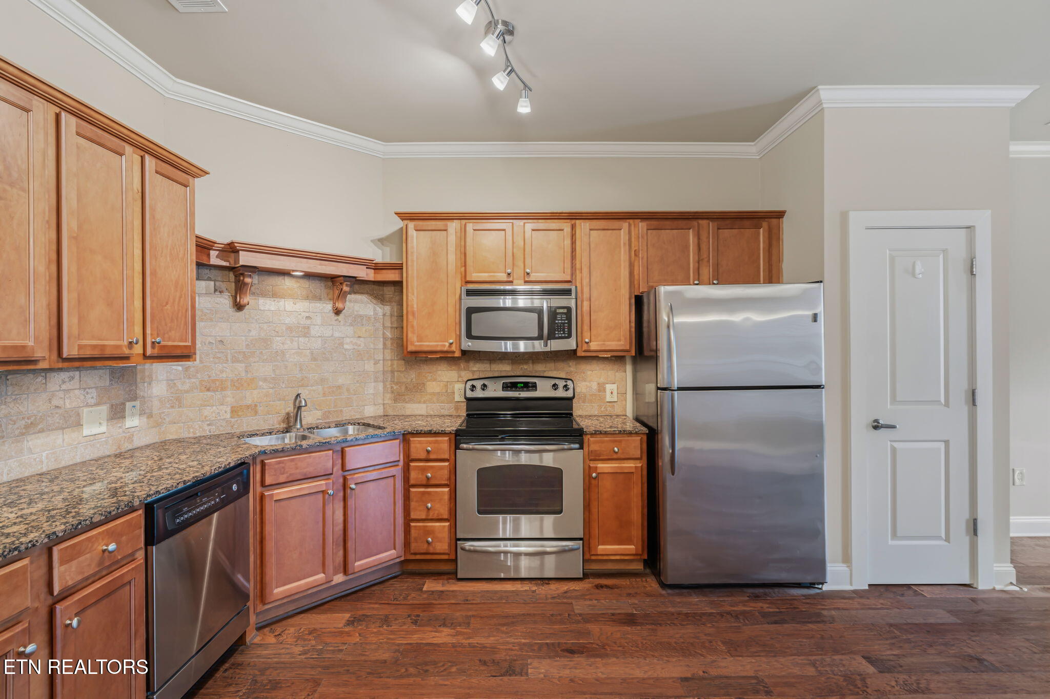 445 W Blount Ave 409