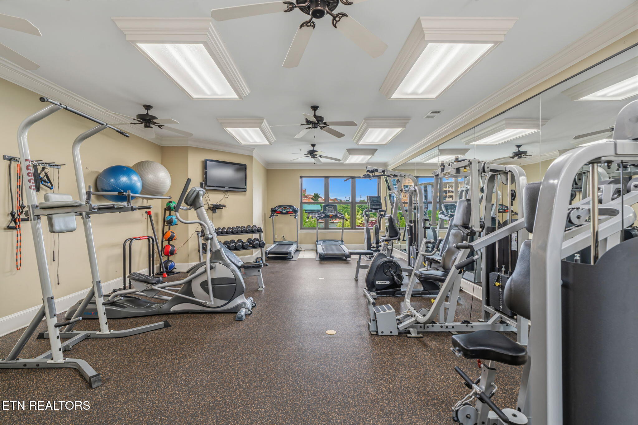 445 W Blount Ave 409