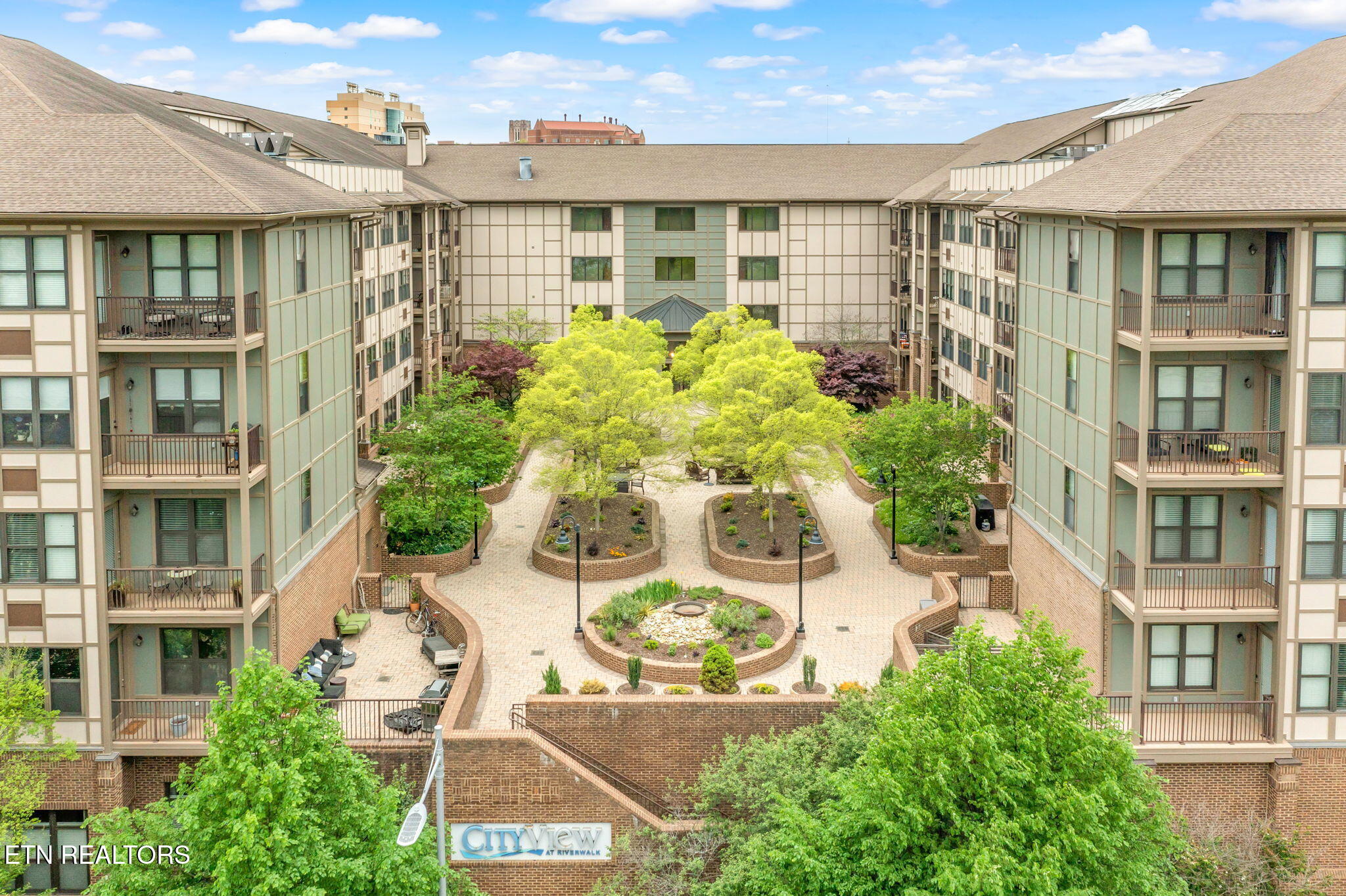 445 W Blount Ave 409