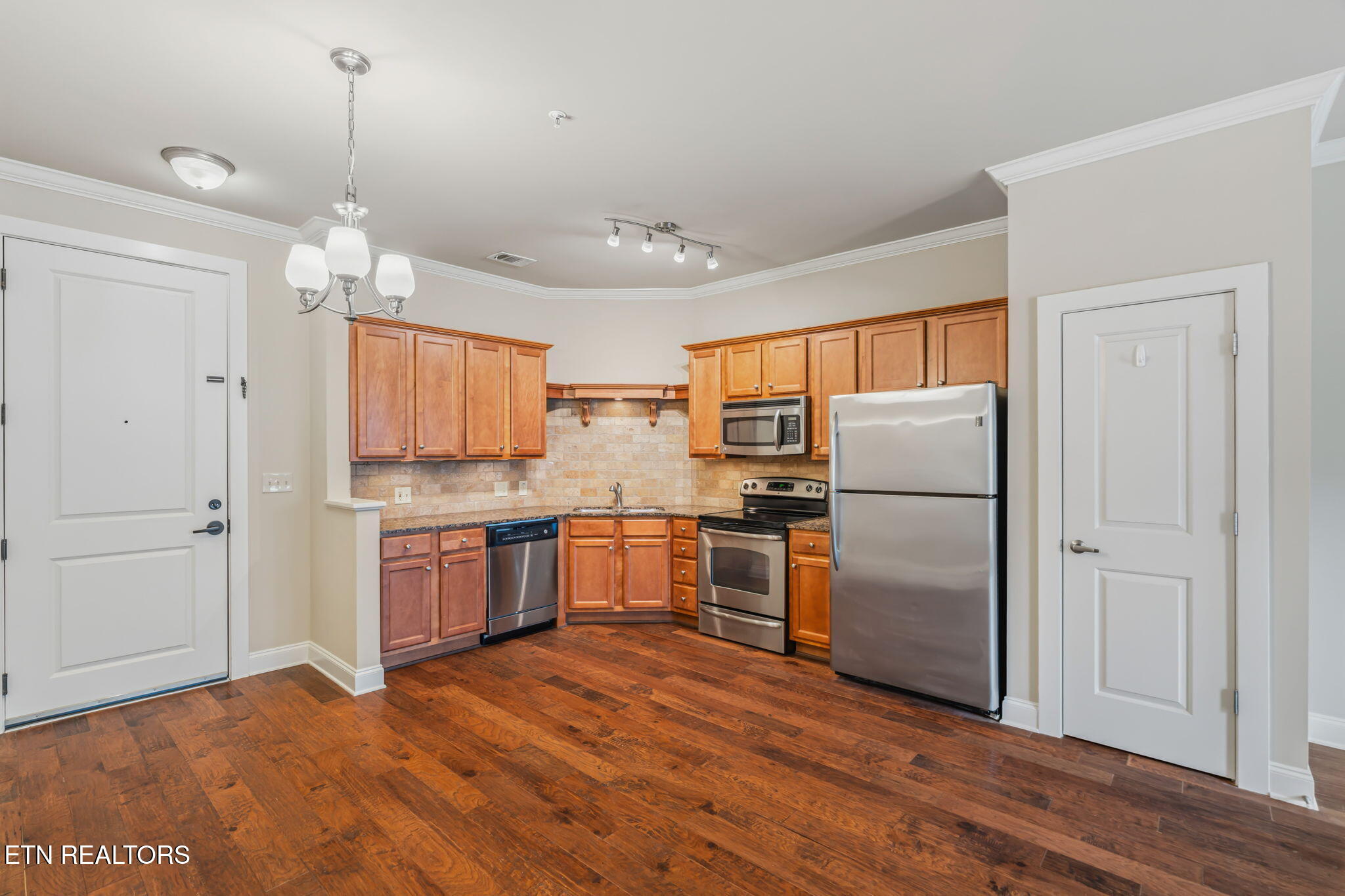 445 W Blount Ave 409