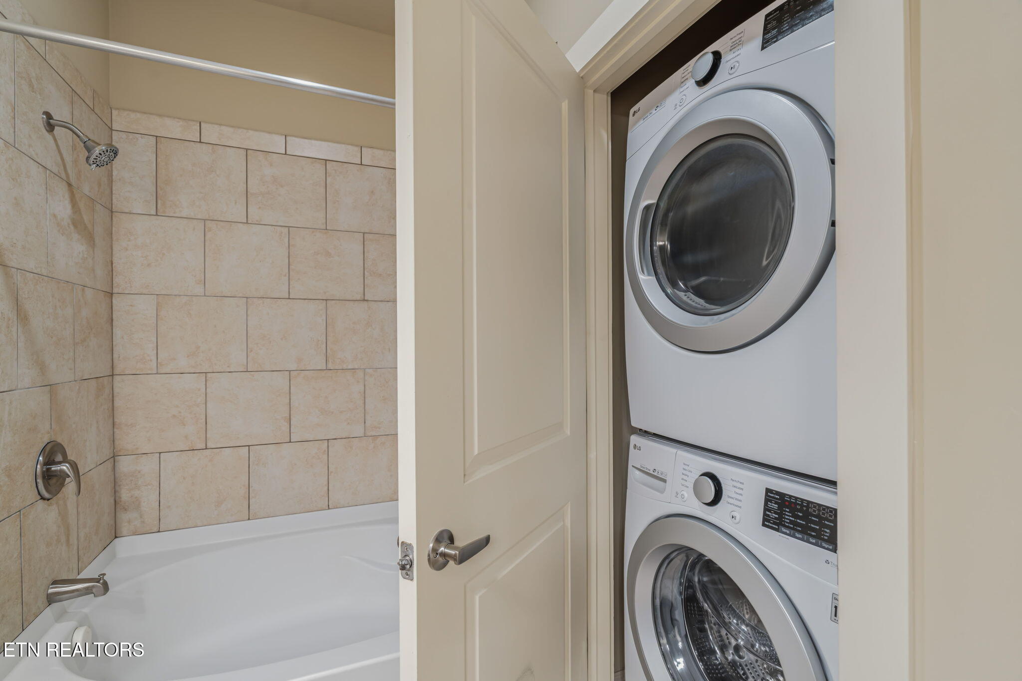 445 W Blount Ave 409