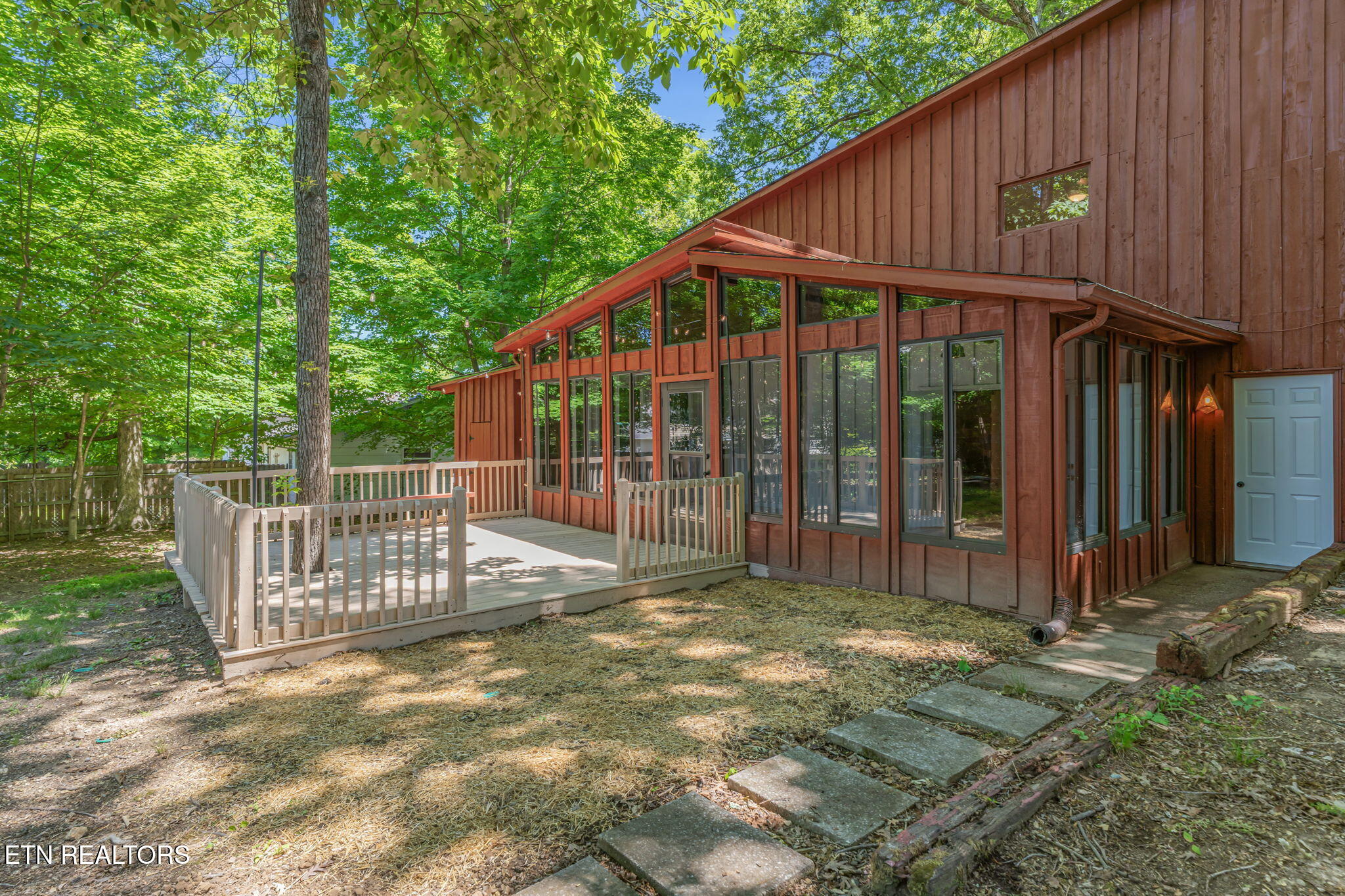 987 Ponder Rd