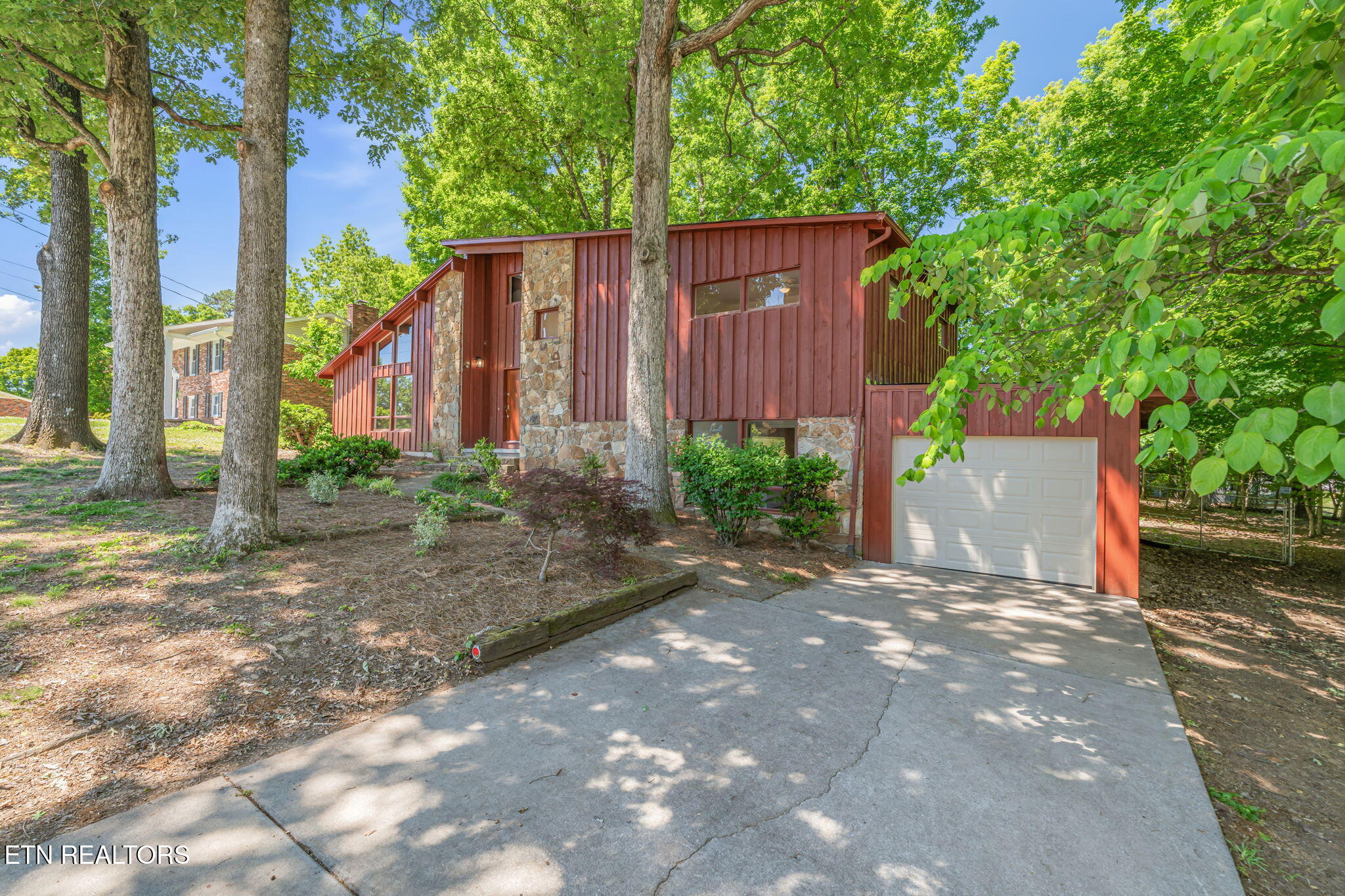 987 Ponder Rd