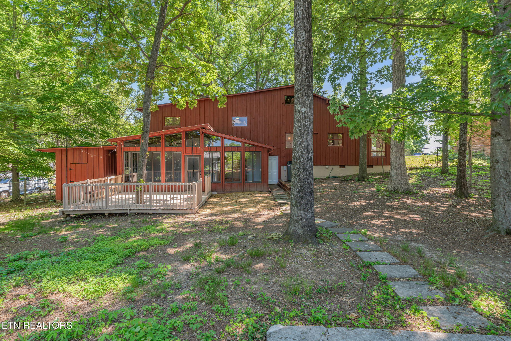 987 Ponder Rd