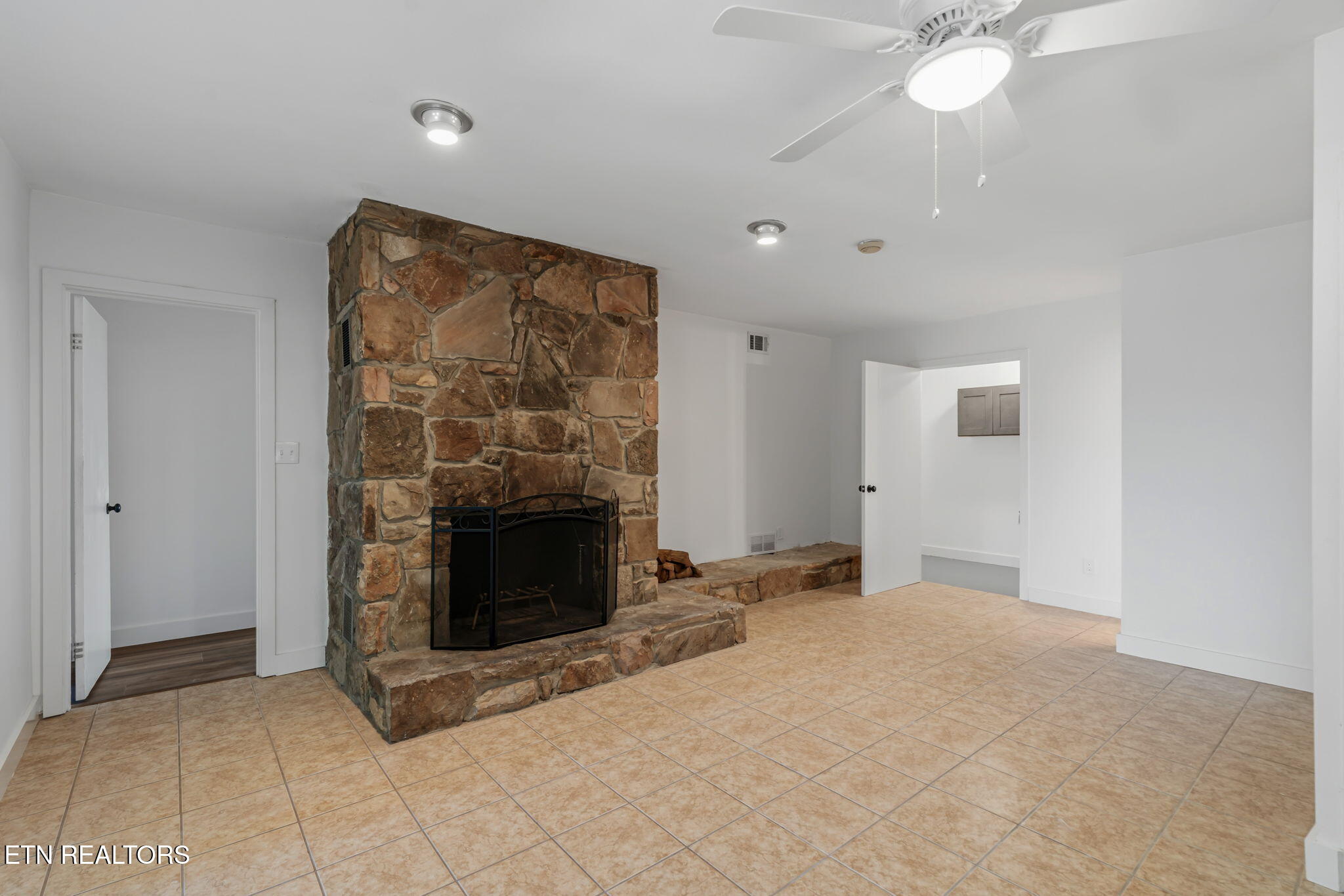 987 Ponder Rd