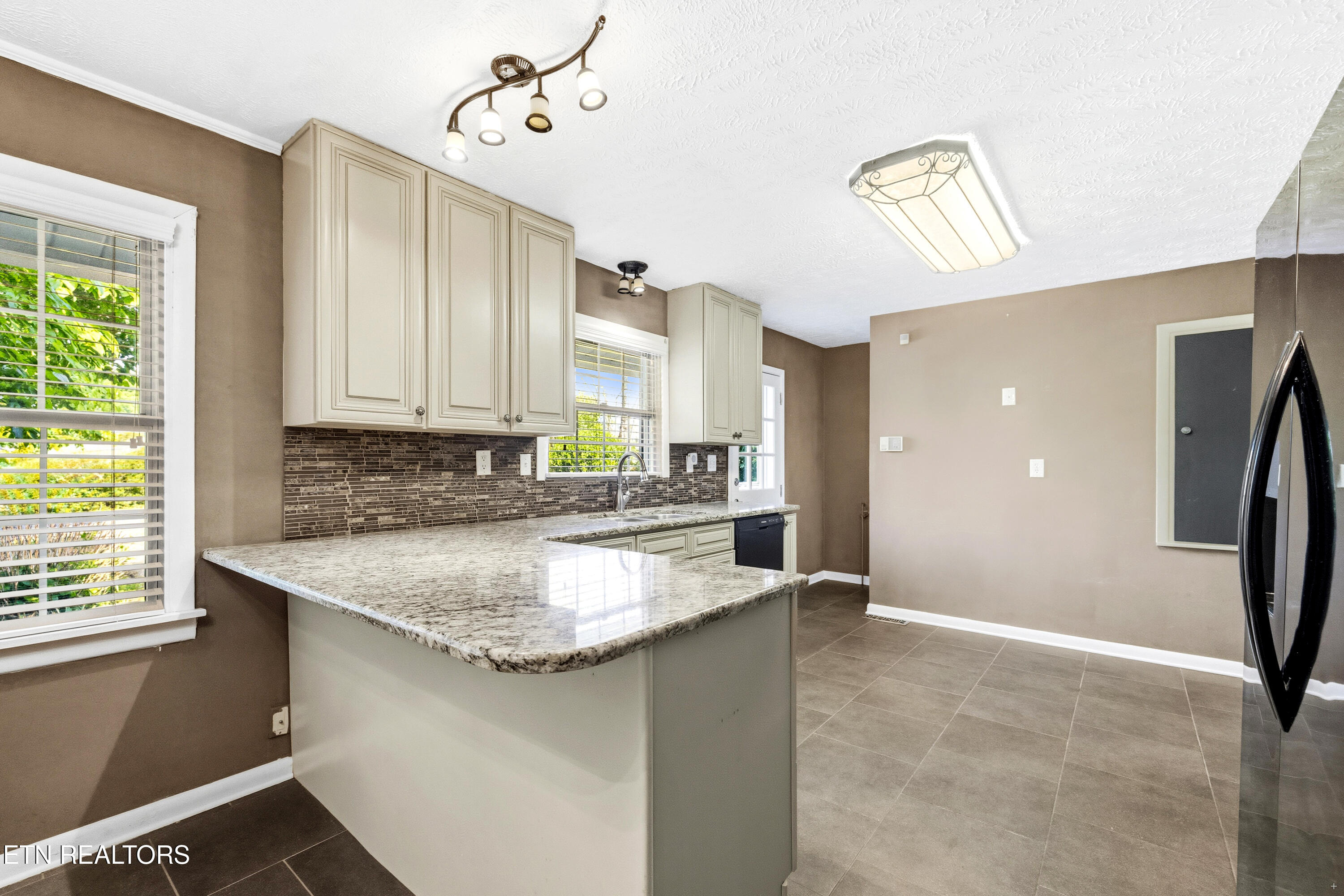 1141 Sanders Rd