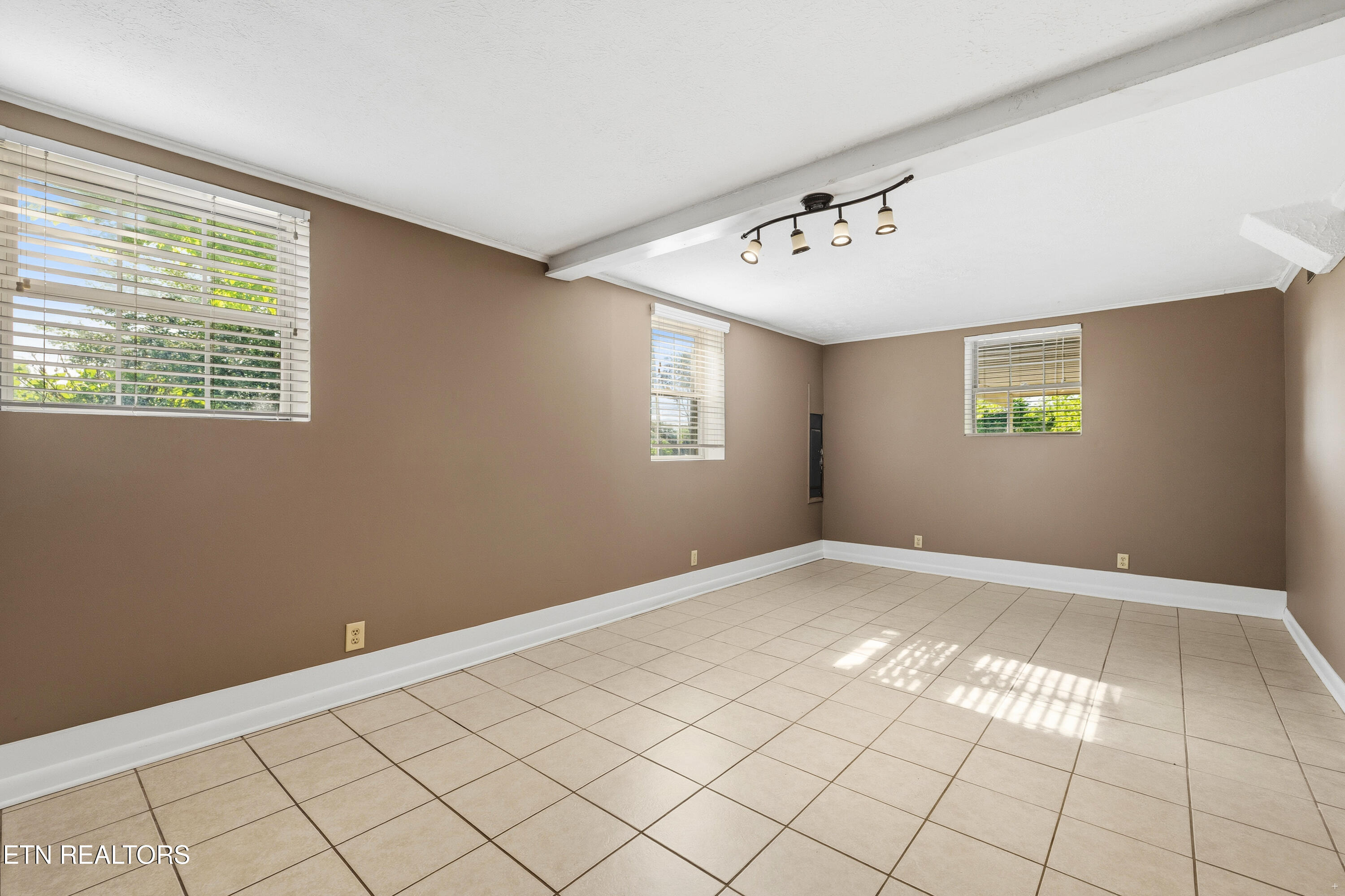 1141 Sanders Rd