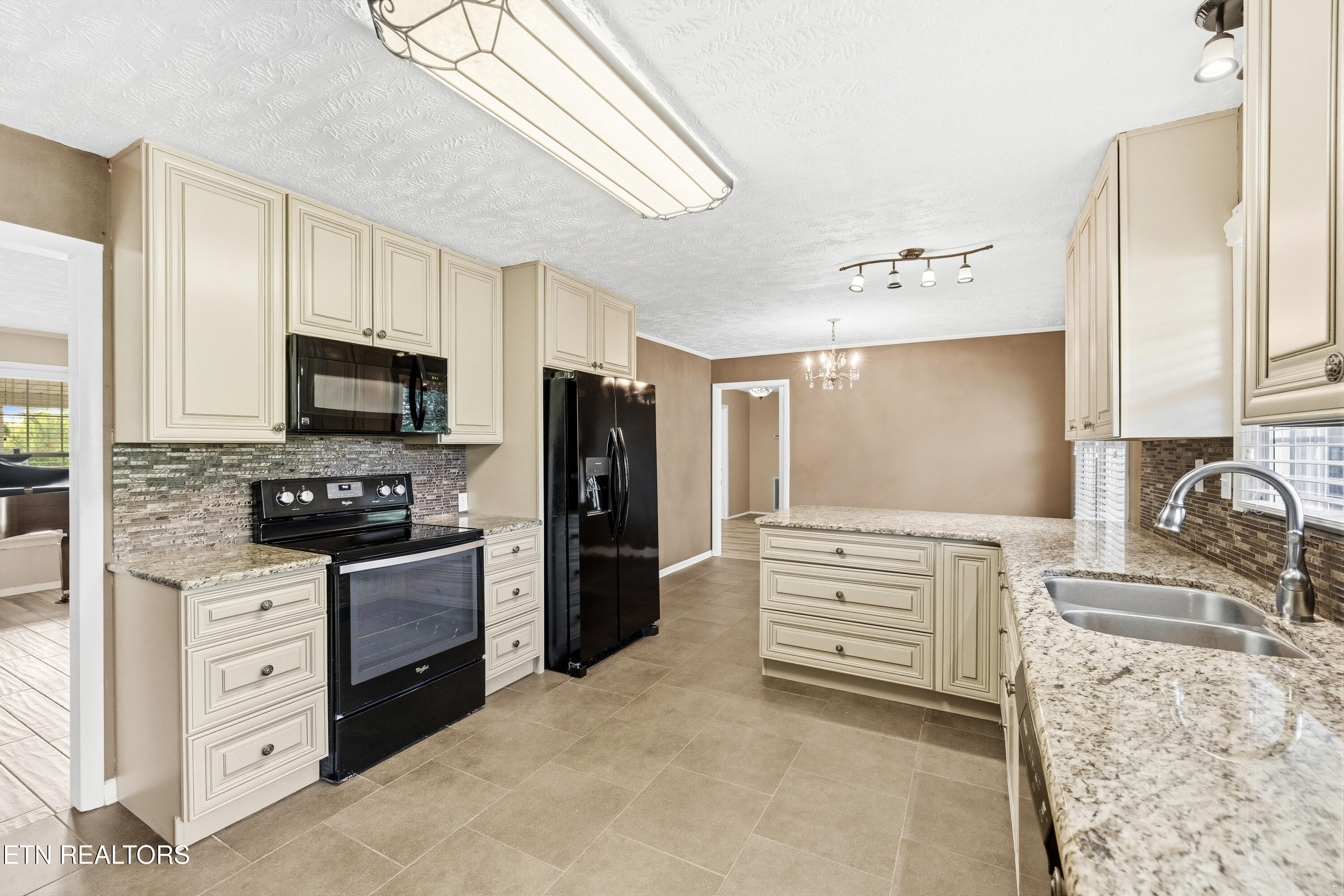 1141 Sanders Rd