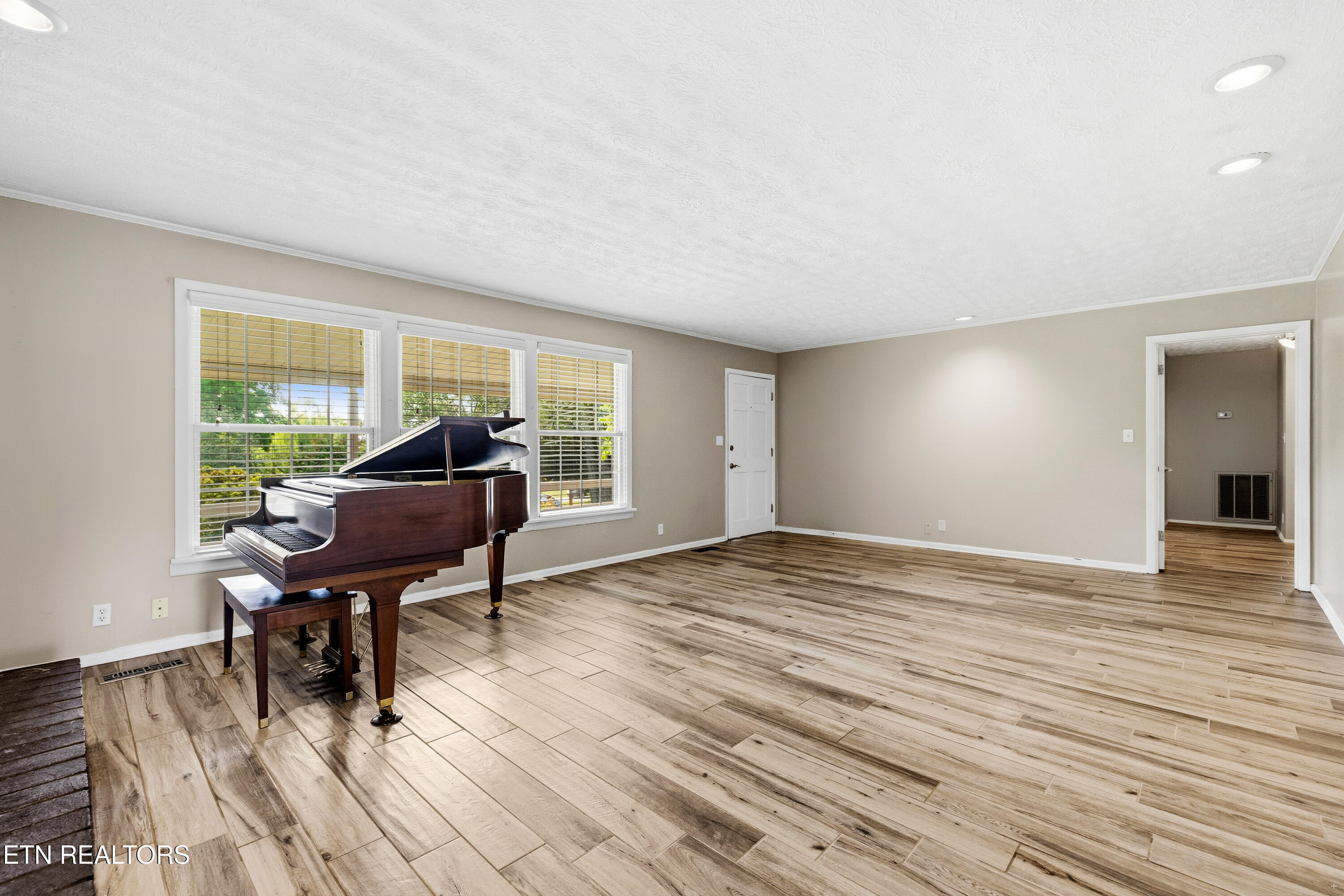 1141 Sanders Rd