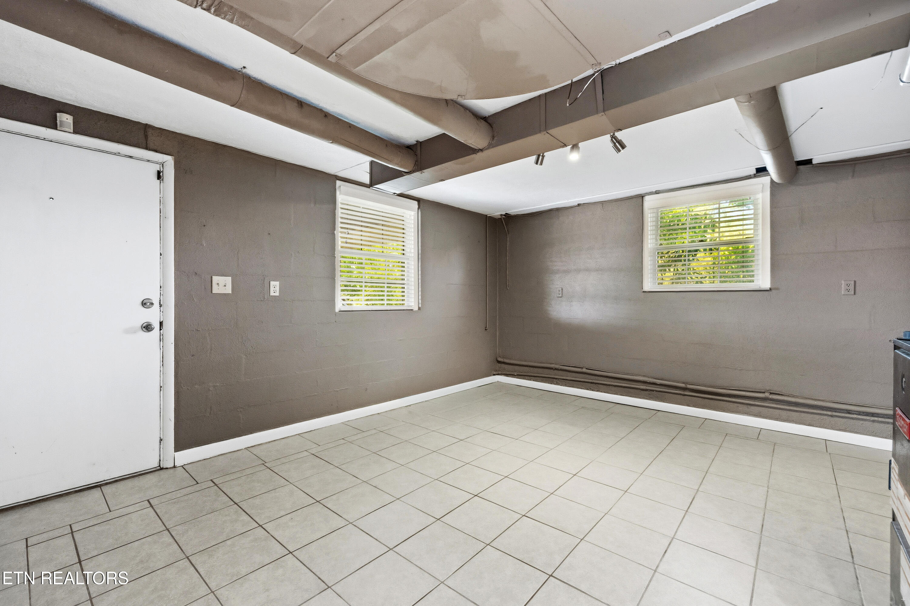 1141 Sanders Rd