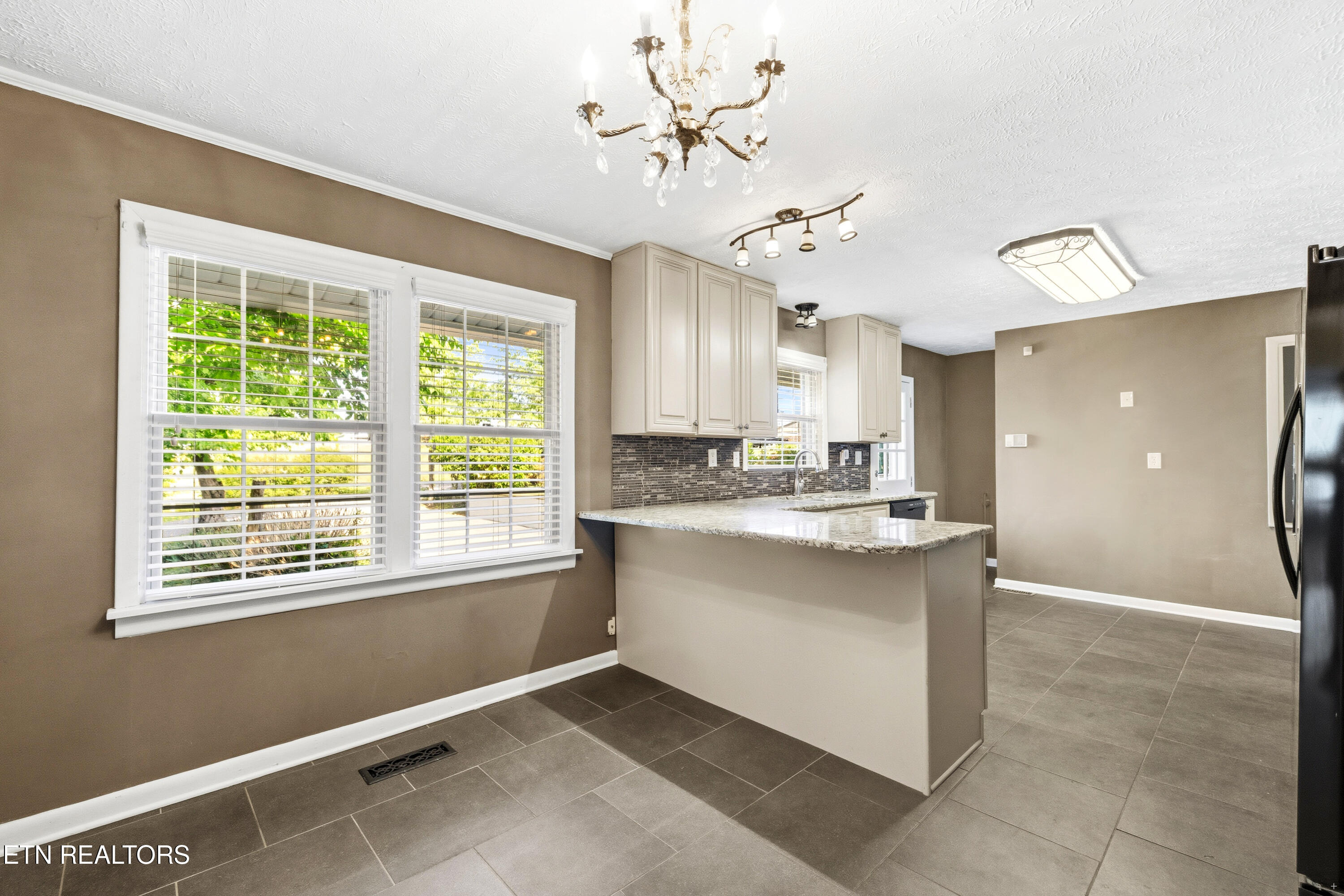 1141 Sanders Rd