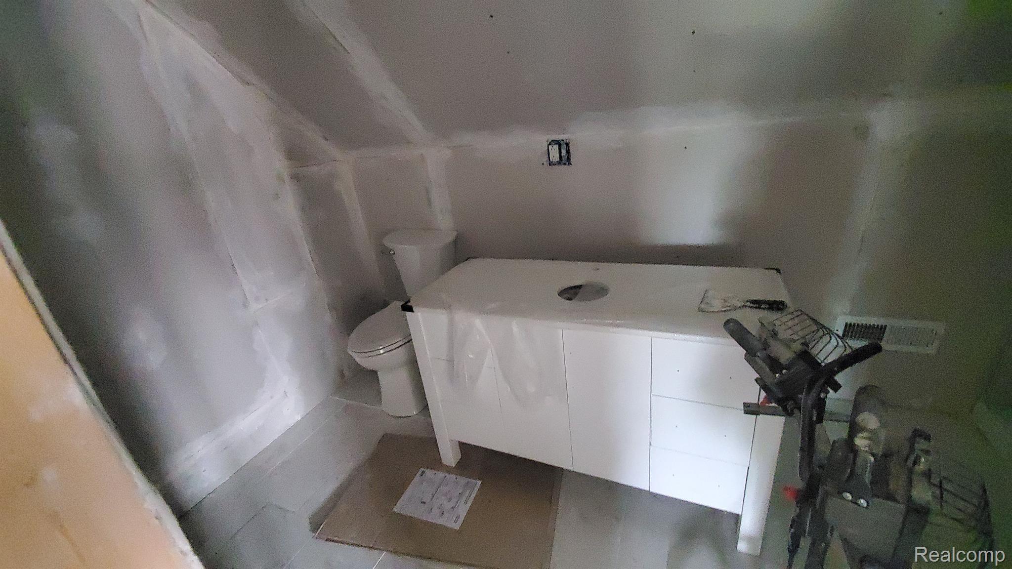 819 E GRAND Boulevard