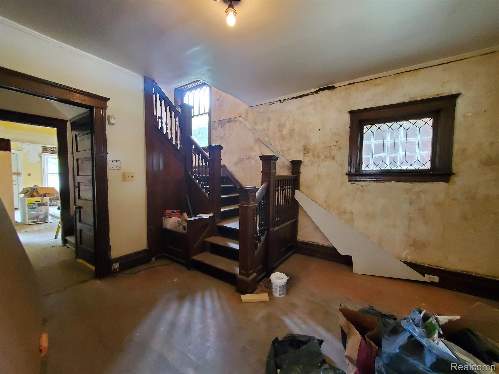 819 E GRAND Boulevard